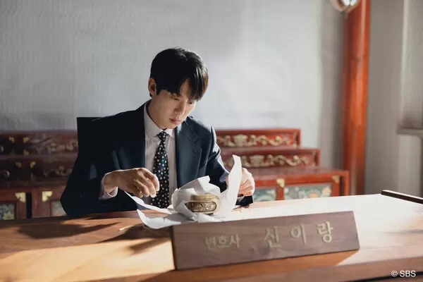 ▲▼柳演錫竟會通靈！遭附身替亡者解怨：我毫無保留地去演。（圖／Hami Video提供）