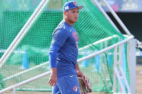 ▲李灝宇、林維恩、中華隊宮崎牛、張奕。（圖／中華職棒大聯盟提供）