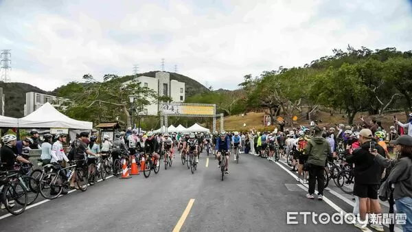 ▲四重溪溫泉自行車挑戰出發。（圖／屏東縣政府提供）