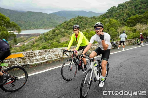 ▲四重溪溫泉自行車挑戰出發。（圖／屏東縣政府提供）
