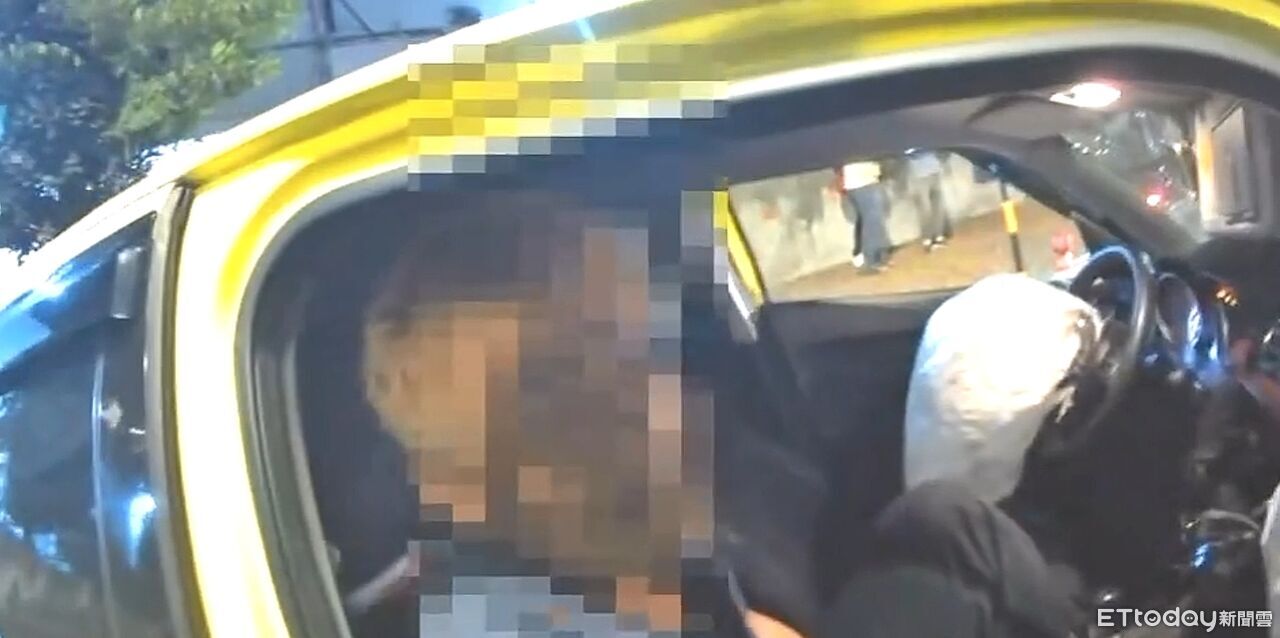 土城轎車飆速猛撞路樹!爛醉駕駛「瞬間移位」:不要碰我喔