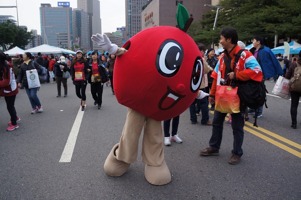 日本吉祥物參加台北馬拉松（圖／記者游琁如攝）