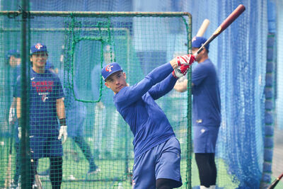 費爾柴德克服時差練打「身體比預期好」　笑稱中文不好怕尷尬