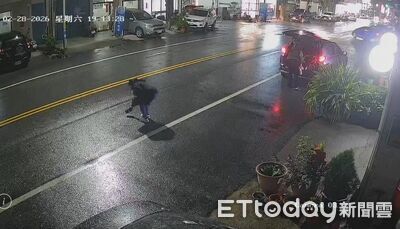 10萬元「母親手術費」掉街頭！口罩女撿走畫面曝　失主報警追查
