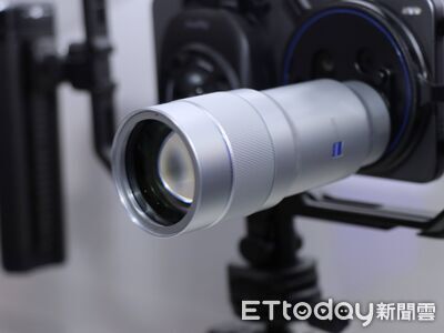 直擊／vivo MWC搶先亮相X300 Ultra 　增距鏡「粗度UP」影像搞到底