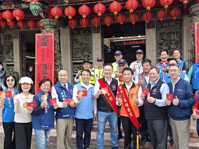 大園貴文宮遶境祈福　蘇俊賓三度赤腳過火祈平安