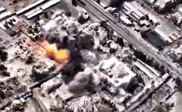 ▲▼美軍摧毀「伊朗革命衛隊總部」瞬間曝！　B-2轟炸機炸爛飛彈設施。（圖／美軍中央司令部）