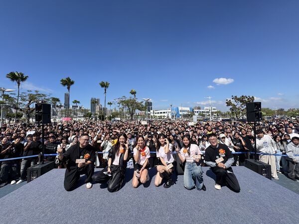 ▲《陽光女子合唱團》南下高雄、台中見粉絲。（圖／壹壹喜喜提供）