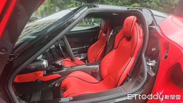 ▲四大神獸之一的法拉利馬王內部曝光。（圖／記者呂佳賢攝）