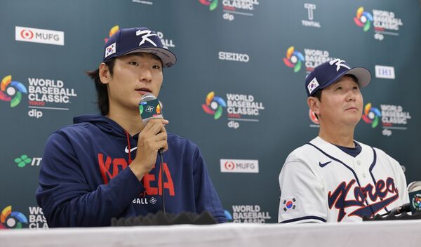 ▲▼南韓經典賽王牌投手郭彬與總教練柳仲逸出席賽後記者會。（圖／大會提供）