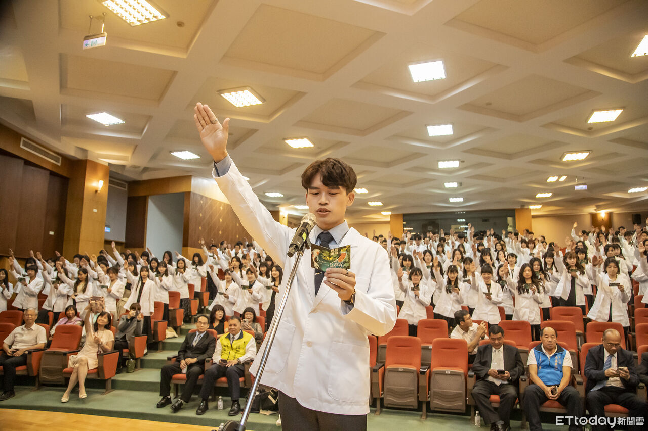 嘉藥勇奪「大學問、遠見」雙冠軍 藥學系全台最夯