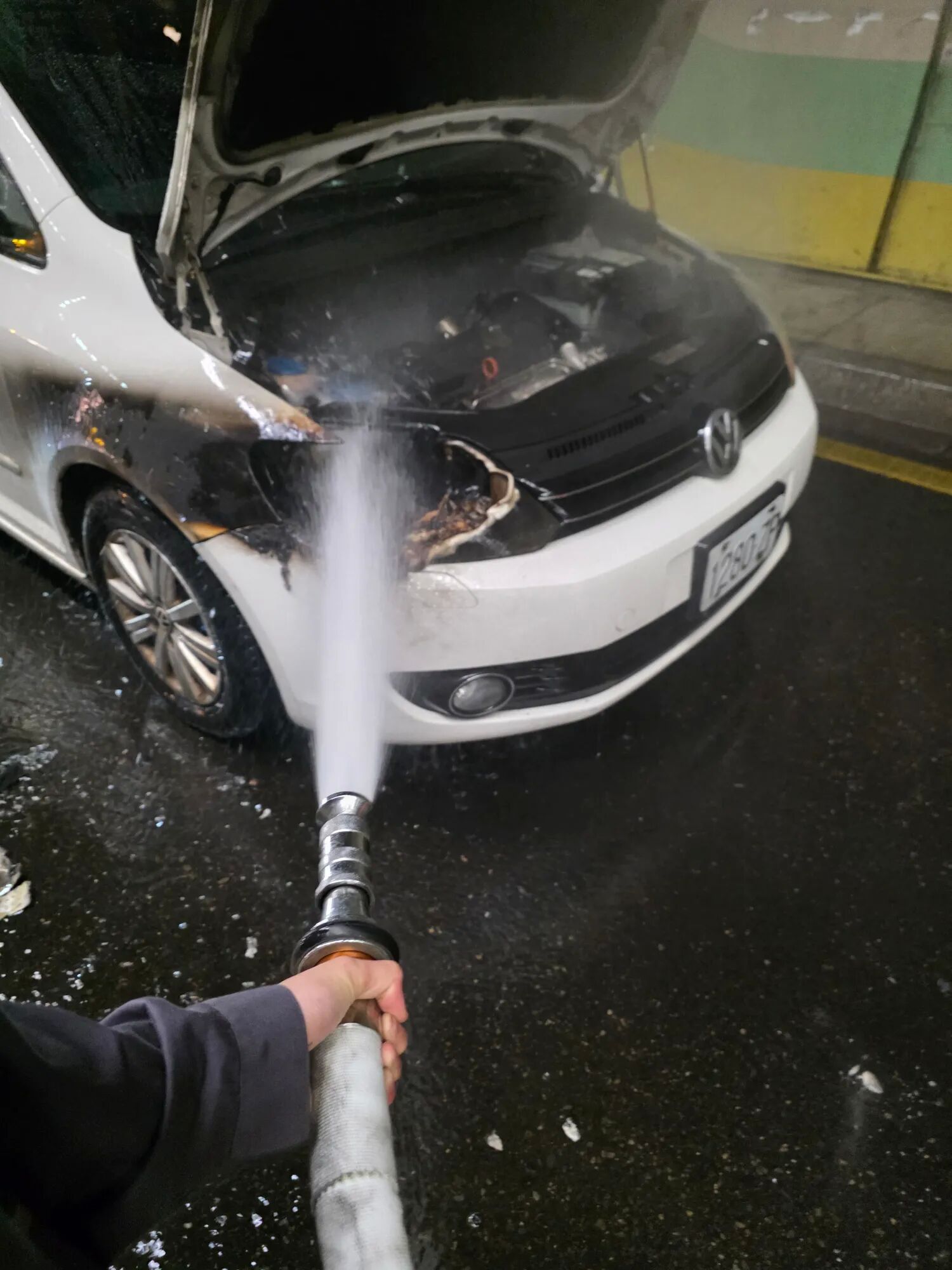 ▲台76線西向31.9公里(八卦山隧道)稍早發生火燒車。（圖／記者高堂堯翻攝、網友akatsuk_cc提供）