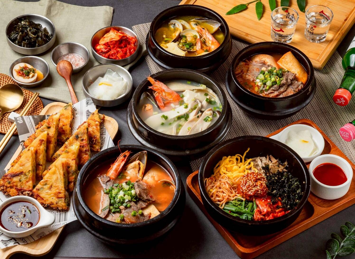 ▲環球購物中心、微風信義、IKEA應援WBC都推餐飲零食限定優惠。（圖／各業者提供）