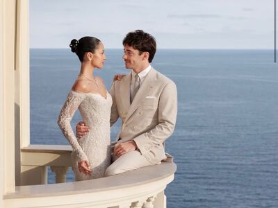 法拉利男神迎娶美嬌娘　駕千萬跑車繞海岸好浪漫