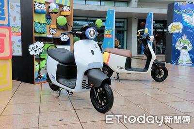 74980元！Gogoro「玩具總動員聯名車」亮相　巴斯光年＆翠絲上身