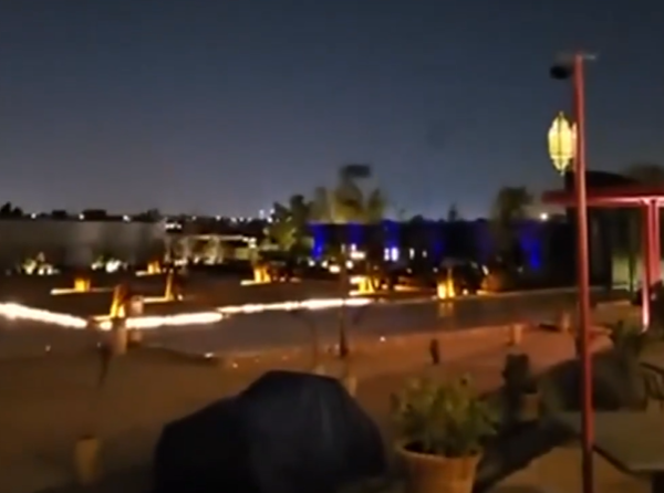 ▲▼美國駐利雅德大使館於當地時間3日清晨遭到2架無人機襲擊。（圖／翻攝自X）