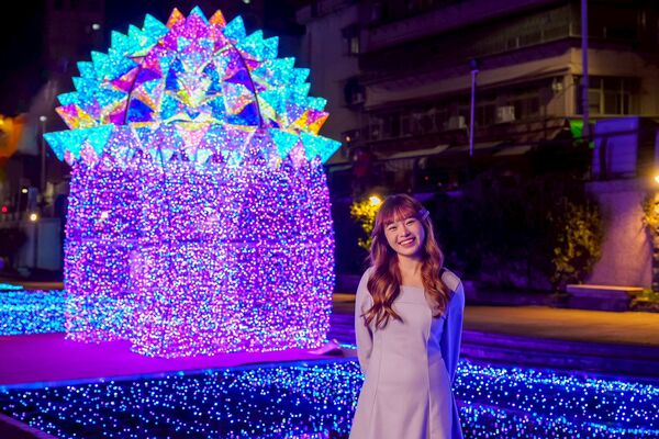 ▲2026中港大排光雕展將於3/6開跑，7米高星耀之樹、3米高雪白北極熊成亮點。（圖／新北市水利局提供）