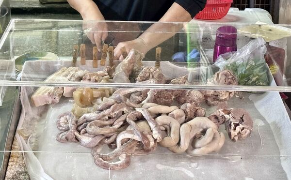 ▲▼新埔菜市場麵攤。（圖／部落客小虎食夢網授權提供）