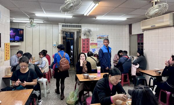 ▲▼新埔菜市場麵攤。（圖／部落客小虎食夢網授權提供）