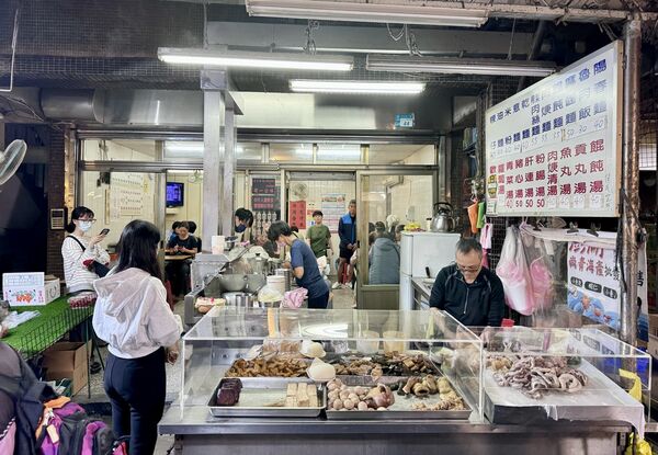 ▲▼新埔菜市場麵攤。（圖／部落客小虎食夢網授權提供）