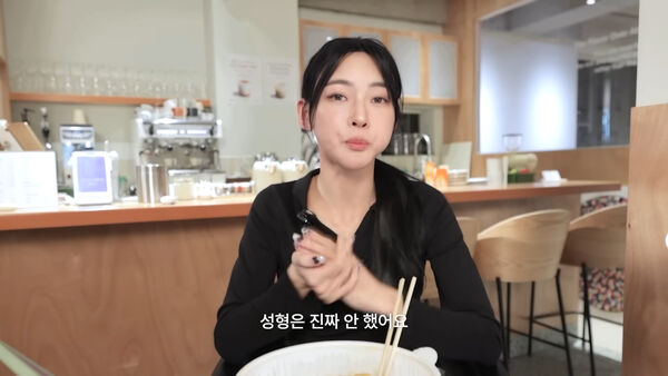 ▲▼金珉志坦言鼻子、額頭確實有打填充物。（圖／翻攝自金珉志YouTube）