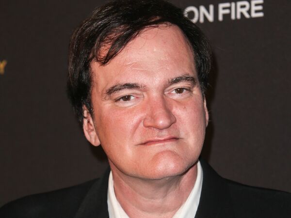 昆汀塔倫提諾遭傳「死於飛彈襲擊」!　火速闢謠…躲防空洞照是AI