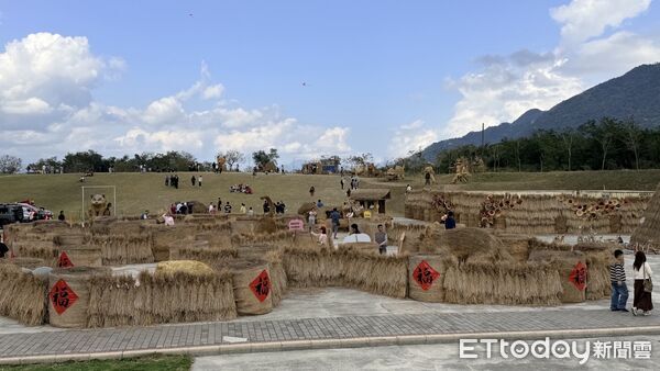 ▲▼位於六十石山山腳下的 東富禪寺，水池中鋪滿「滿江紅」，搭配落羽松構成層次豐富的自然畫面。（圖／富里鄉公所提供，下同）