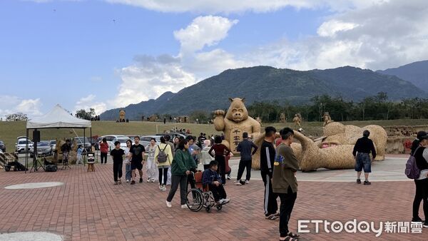 ▲▼位於六十石山山腳下的 東富禪寺，水池中鋪滿「滿江紅」，搭配落羽松構成層次豐富的自然畫面。（圖／富里鄉公所提供，下同）