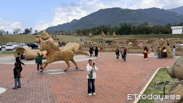 ▲▼位於六十石山山腳下的 東富禪寺，水池中鋪滿「滿江紅」，搭配落羽松構成層次豐富的自然畫面。（圖／富里鄉公所提供，下同）
