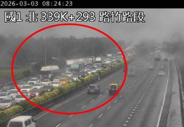 快訊/上班快改道! 國1「2大車追撞」塞爆