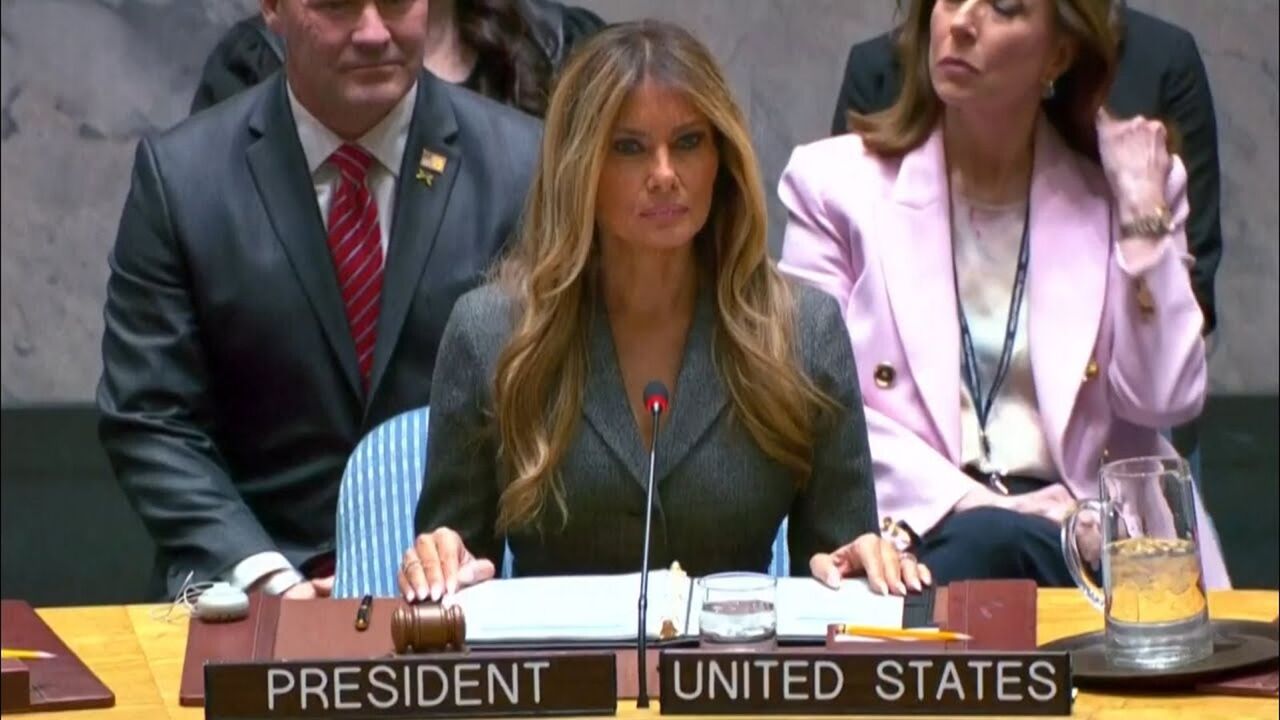 川普轟伊朗梅蘭妮亞談和平 穿DIOR套裝主持安理會