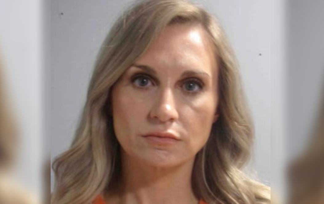 被兒撞見和16歲少年「泳池派對發生性關係」 43歲女市長被捕