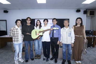 宜蘭高中突收整批樂器設備！　「捐贈人是超大咖天團」一現身全校暴動