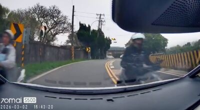 蜘蛛爬臉上！新北男開車驚慌失控撞飛對向騎士　第一視角曝