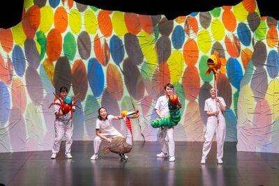 爸媽比小孩還瘋！《好餓的毛毛蟲秀》星光爆棚　劉冠廷、HowHow攜家帶眷搶看