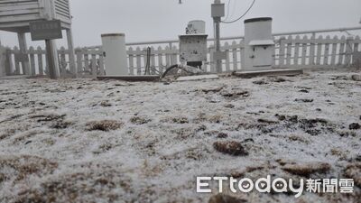 快訊／玉山今晨下雪！　一片銀白