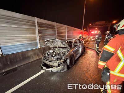 台64三重段火燒車！機械突故障拋錨慘成廢鐵　駕駛破窗逃生送醫