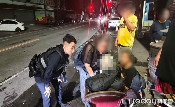 ▲台東警助迷途婦平安回家。（圖／記者楊晨東翻攝）