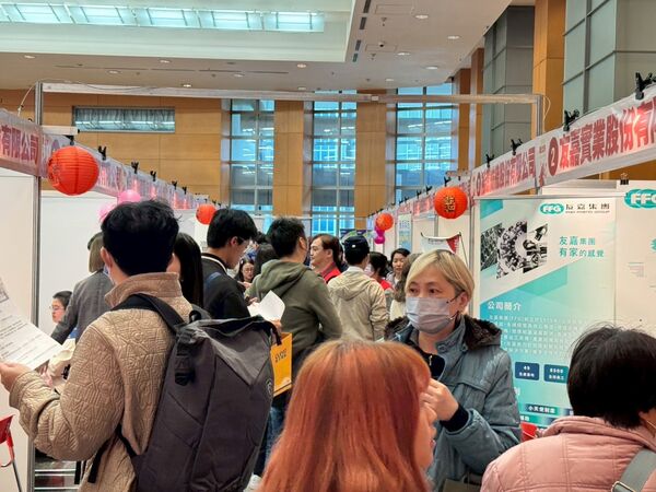 ▲新北新春就博會人潮爆滿 初媒合率達54.1%。（圖／新北市勞工局提供）