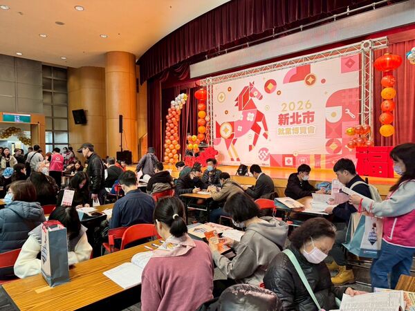 ▲新北新春就博會人潮爆滿 初媒合率達54.1%。（圖／新北市勞工局提供）