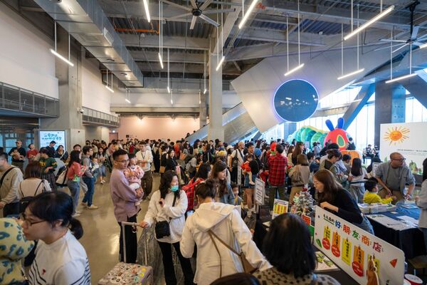 ▲《好餓的毛毛蟲秀》今年前進新北、台中、高雄及桃園。（圖／明愛樂愛城、環心娛樂提供）