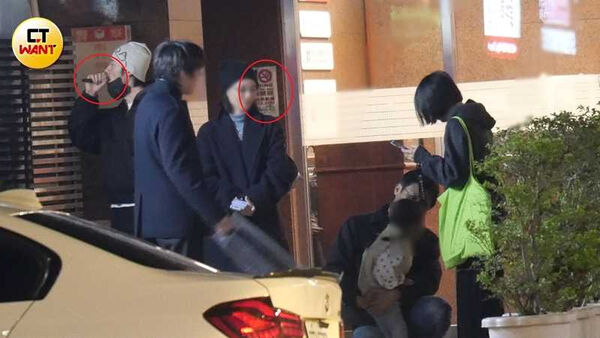 男神落單1／許光漢單身赴約被甜蜜包圍　抽加熱菸一舉動曝體貼