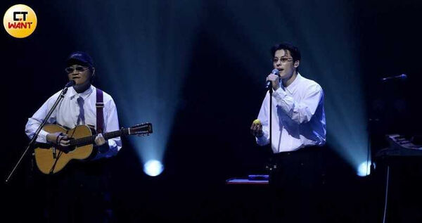 男神落單1／許光漢單身赴約被甜蜜包圍　抽加熱菸一舉動曝體貼