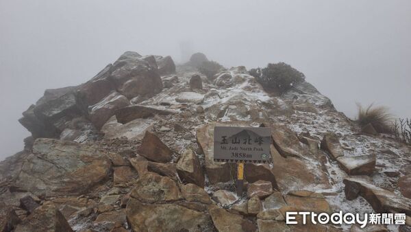 玉山0304下雪。（圖／氣象署）