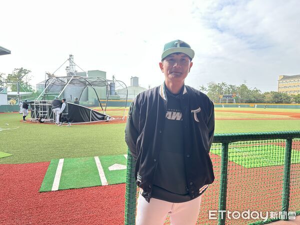 ▲▼台鋼雄鷹捕手教練凃壯勳。（圖／記者蔡厚瑄攝）