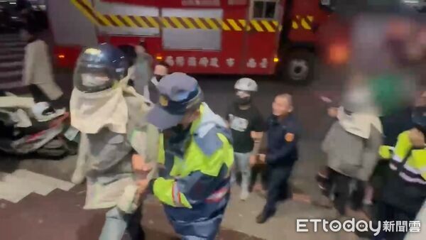 ▲▼鹽水蜂炮爆衝突             。（圖／記者林東良翻攝）