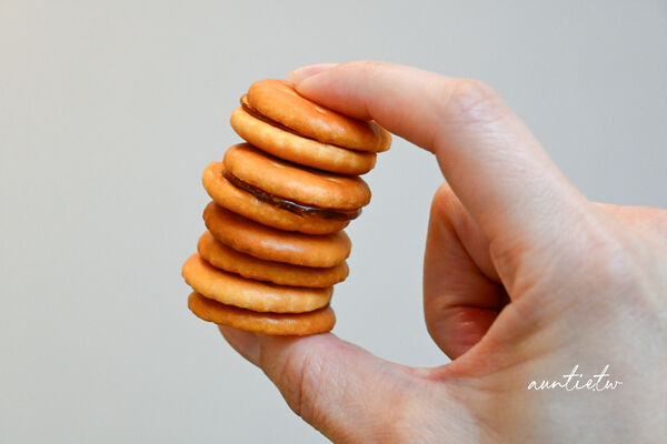 ▲▼迪化街純正麥芽餅。（圖／部落客水晶安蹄不務正業過生活授權提供）