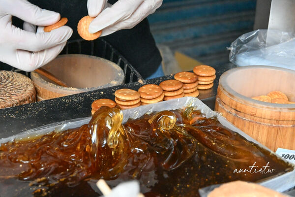 ▲▼迪化街純正麥芽餅。（圖／部落客水晶安蹄不務正業過生活授權提供）