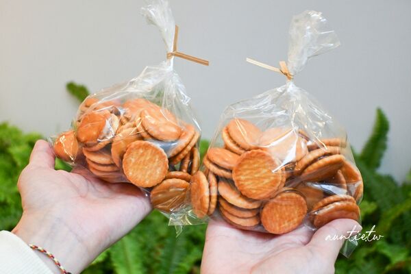 ▲▼迪化街純正麥芽餅。（圖／部落客水晶安蹄不務正業過生活授權提供）