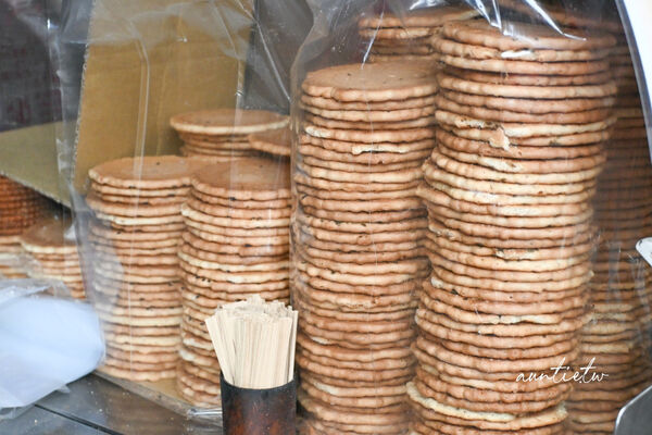 ▲▼迪化街純正麥芽餅。（圖／部落客水晶安蹄不務正業過生活授權提供）